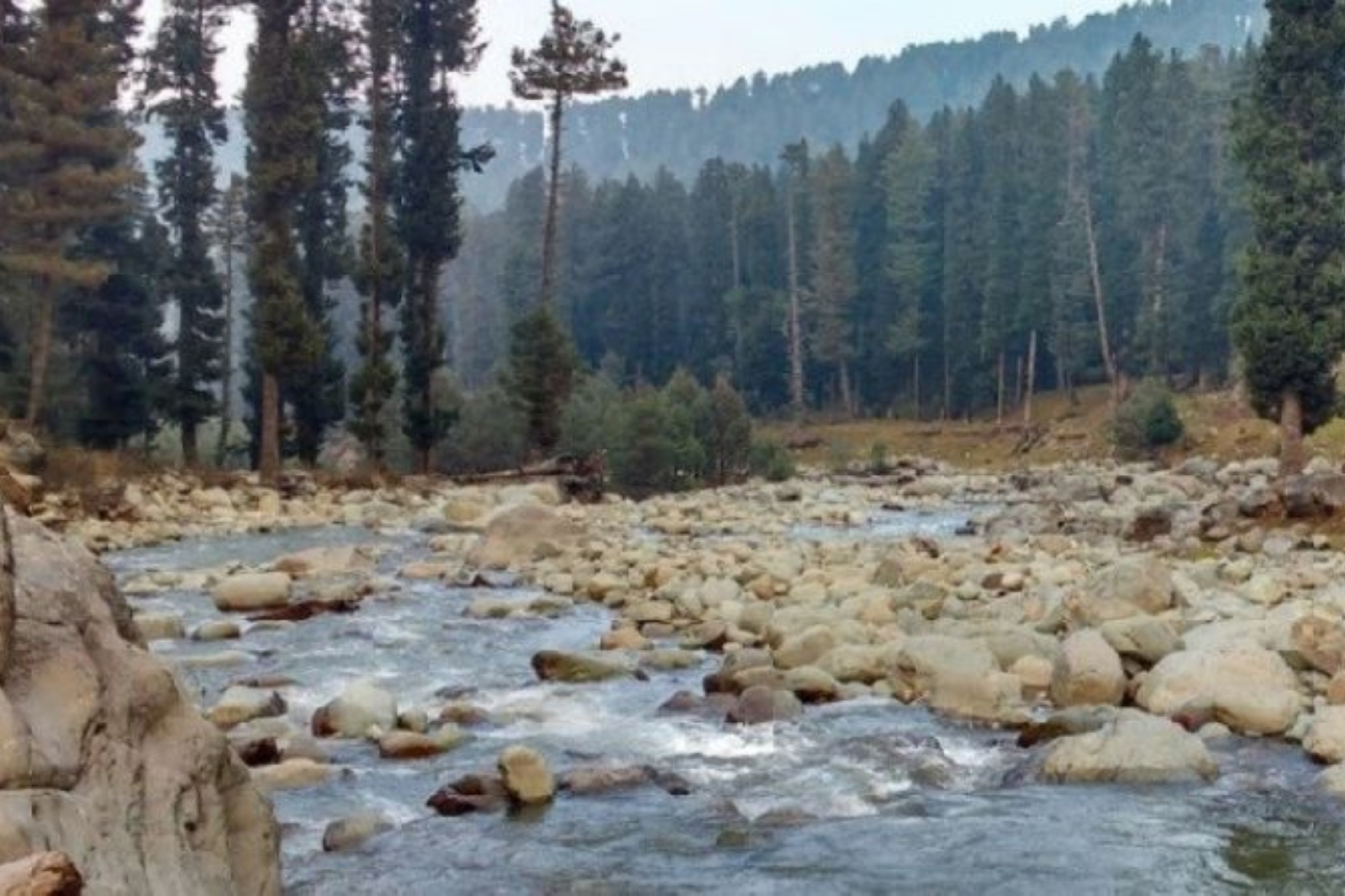 Doodh-Ganga-river-in-Yusmarg-Kashmir